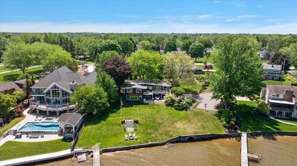 437 Graafschap Road Holland City MI 49423