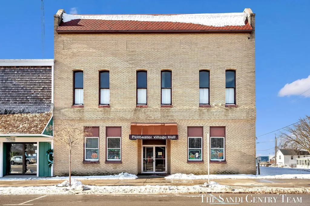 327 S Hancock Street Pentwater Village MI 49449