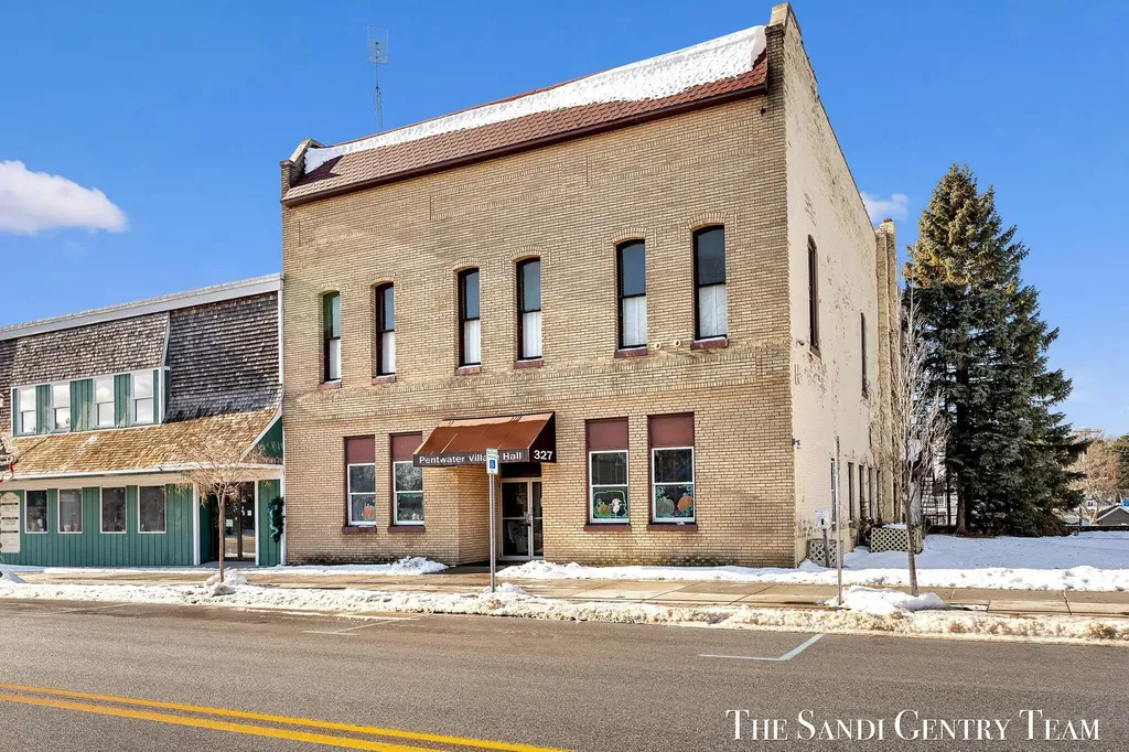 327 S Hancock Street Pentwater Village MI 49449