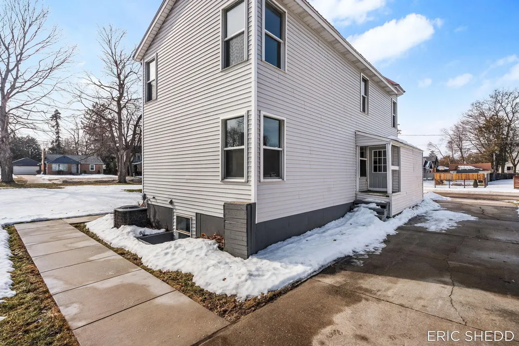 631 3 Mile Road NE Grand Rapids City MI 49505