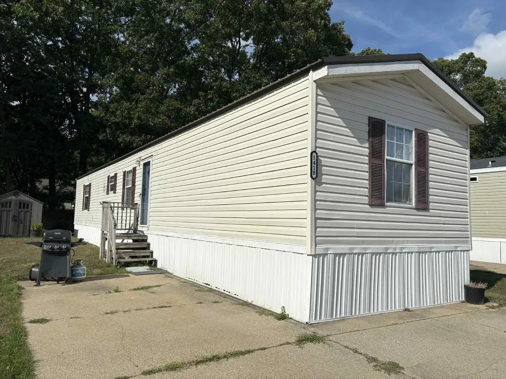 1418 Saskatoon Avenue Norton Shores City MI 49444
