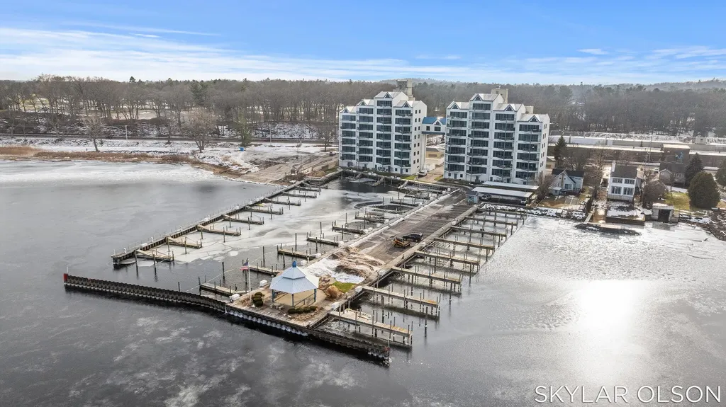 2964 Lakeshore Drive Muskegon City MI 49441