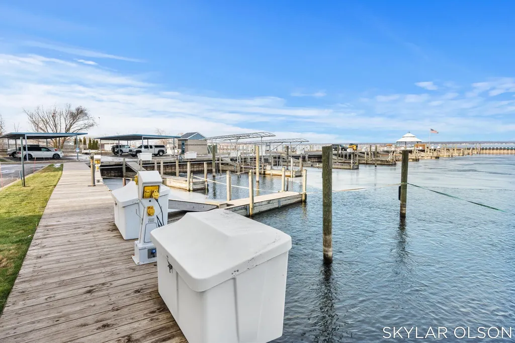 2964 Lakeshore Drive Muskegon City MI 49441