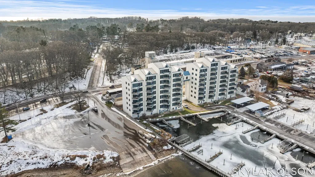 2964 Lakeshore Drive Muskegon City MI 49441