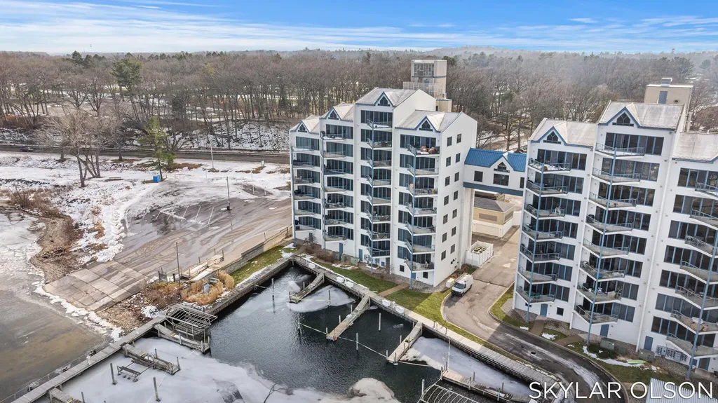 2964 Lakeshore Drive Muskegon City MI 49441