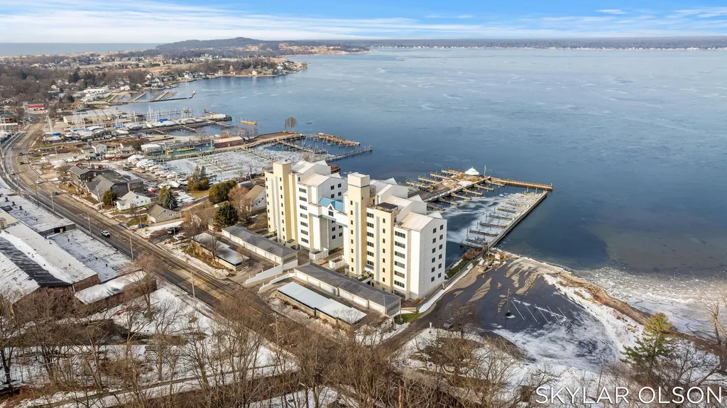 2964 Lakeshore Drive Muskegon City MI 49441