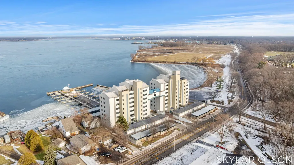 2964 Lakeshore Drive Muskegon City MI 49441