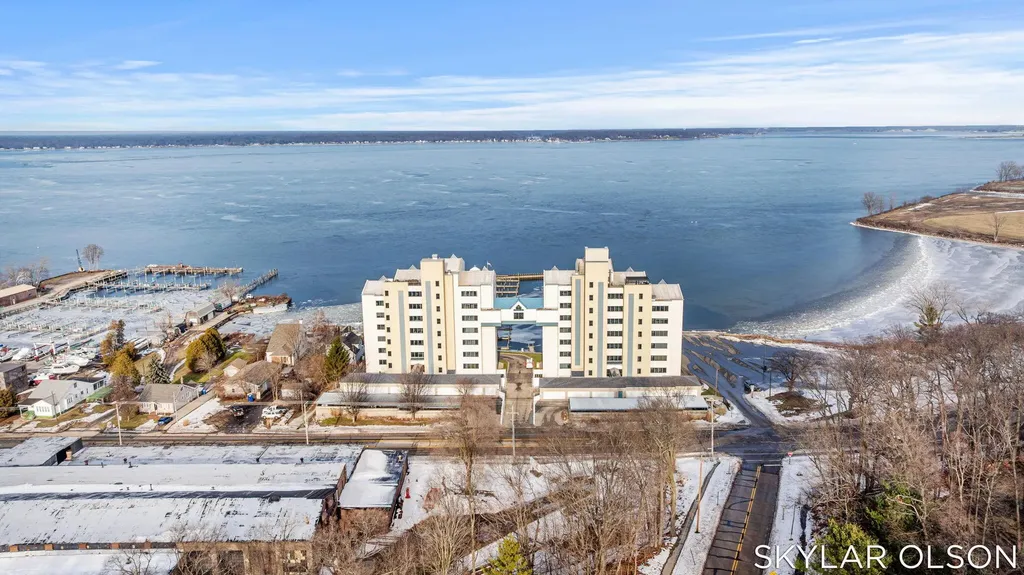 2964 Lakeshore Drive Muskegon City MI 49441