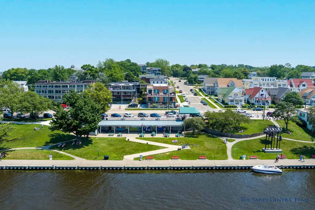 218 S Harbor Drive Grand Haven City MI 49417