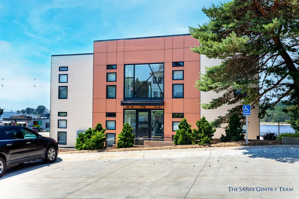 218 S Harbor Drive Grand Haven City MI 49417