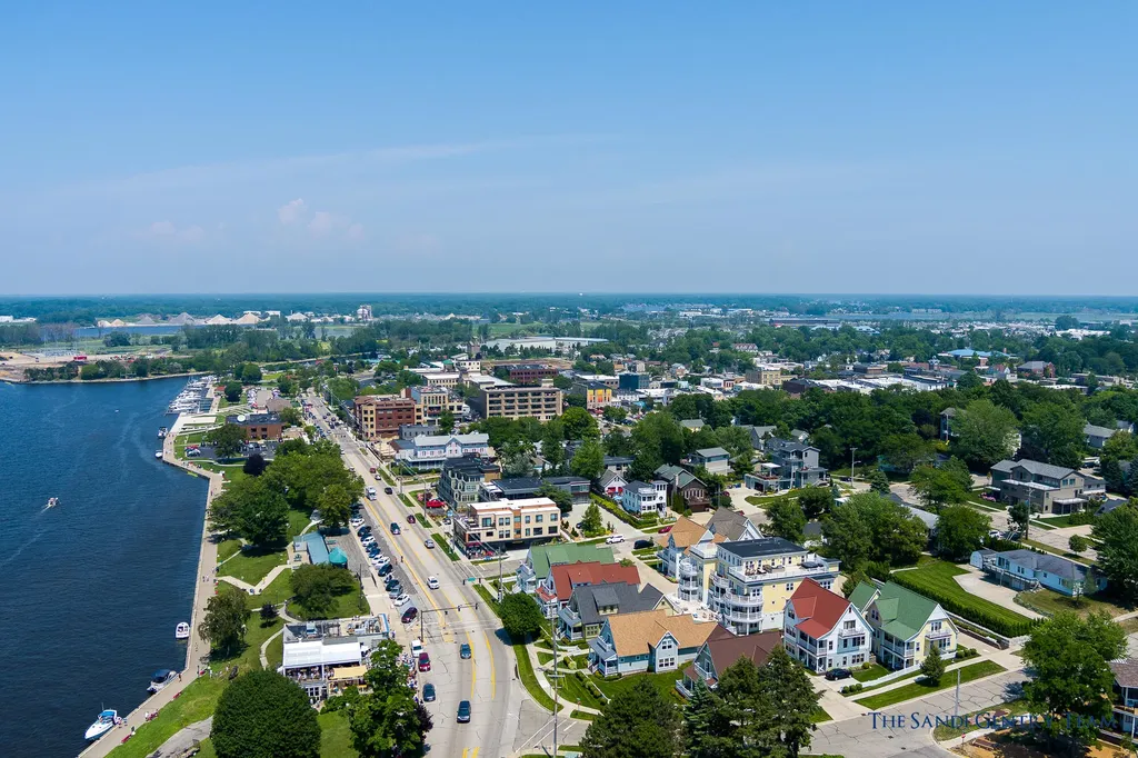 218 S Harbor Drive Grand Haven City MI 49417
