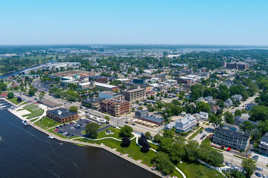 218 S Harbor Drive Grand Haven City MI 49417