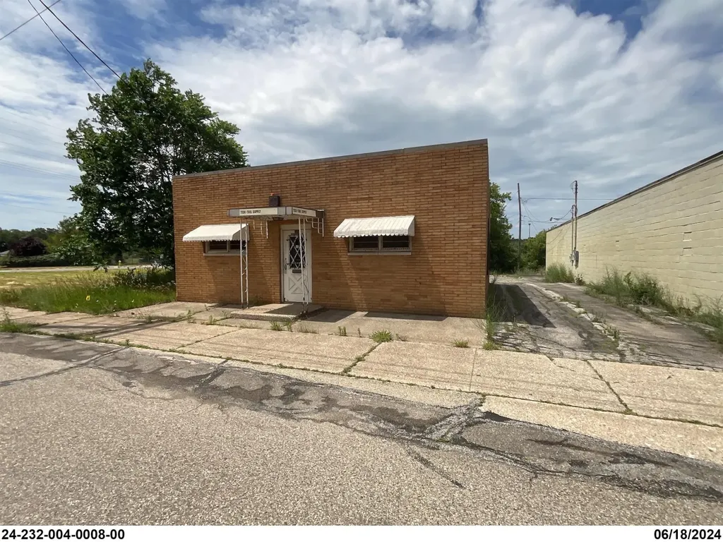 1987 Sanford Street Muskegon City MI 49441
