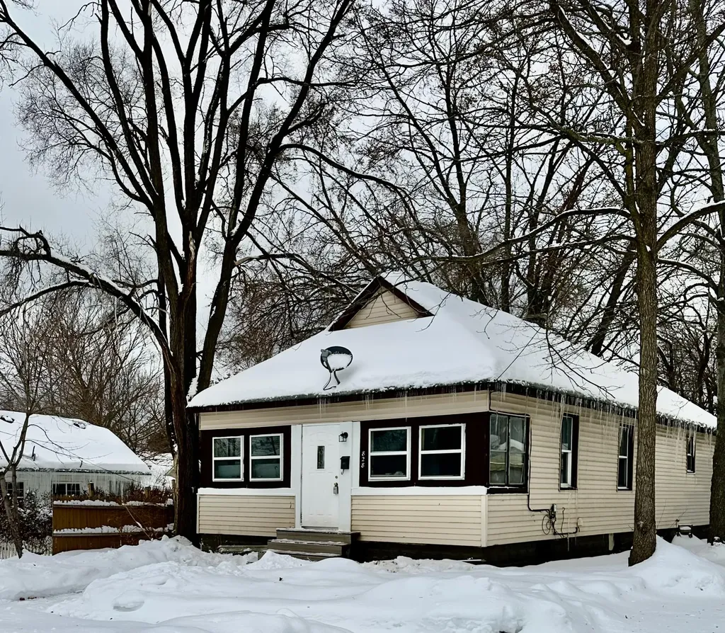 828 W Larch Avenue Muskegon City MI 49441
