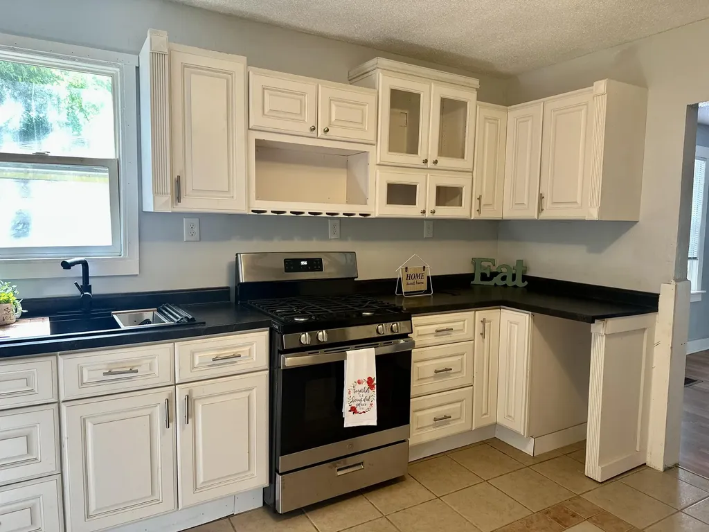 828 W Larch Avenue Muskegon City MI 49441