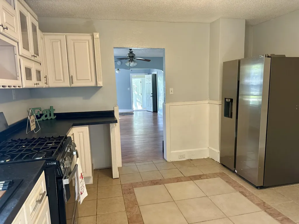 828 W Larch Avenue Muskegon City MI 49441