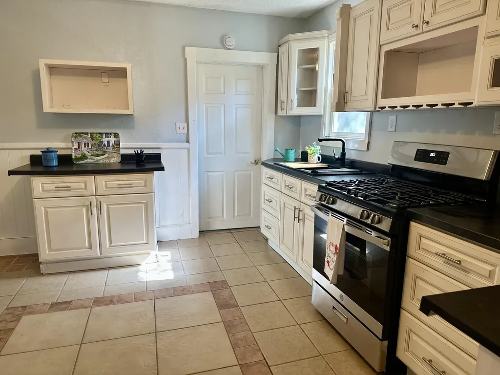 828 W Larch Avenue Muskegon City MI 49441
