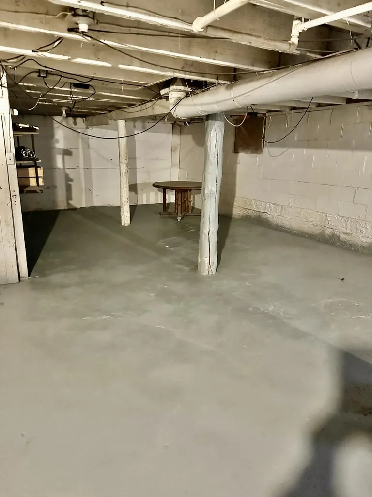828 W Larch Avenue Muskegon City MI 49441