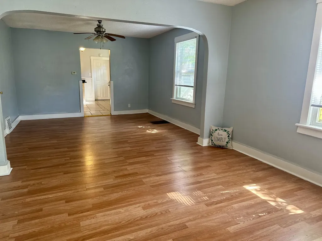 828 W Larch Avenue Muskegon City MI 49441