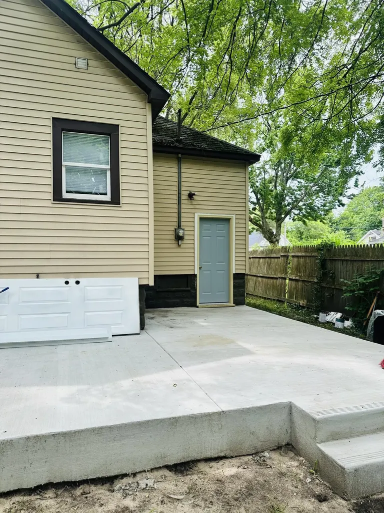 828 W Larch Avenue Muskegon City MI 49441