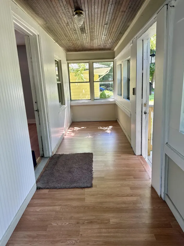 828 W Larch Avenue Muskegon City MI 49441