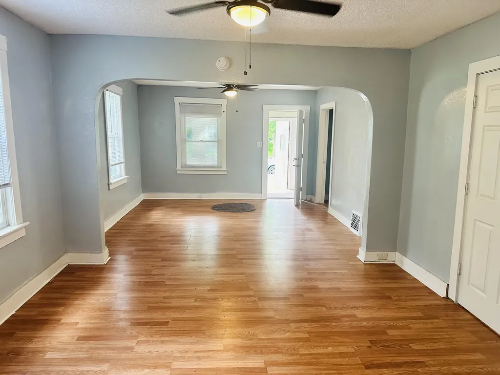 828 W Larch Avenue Muskegon City MI 49441