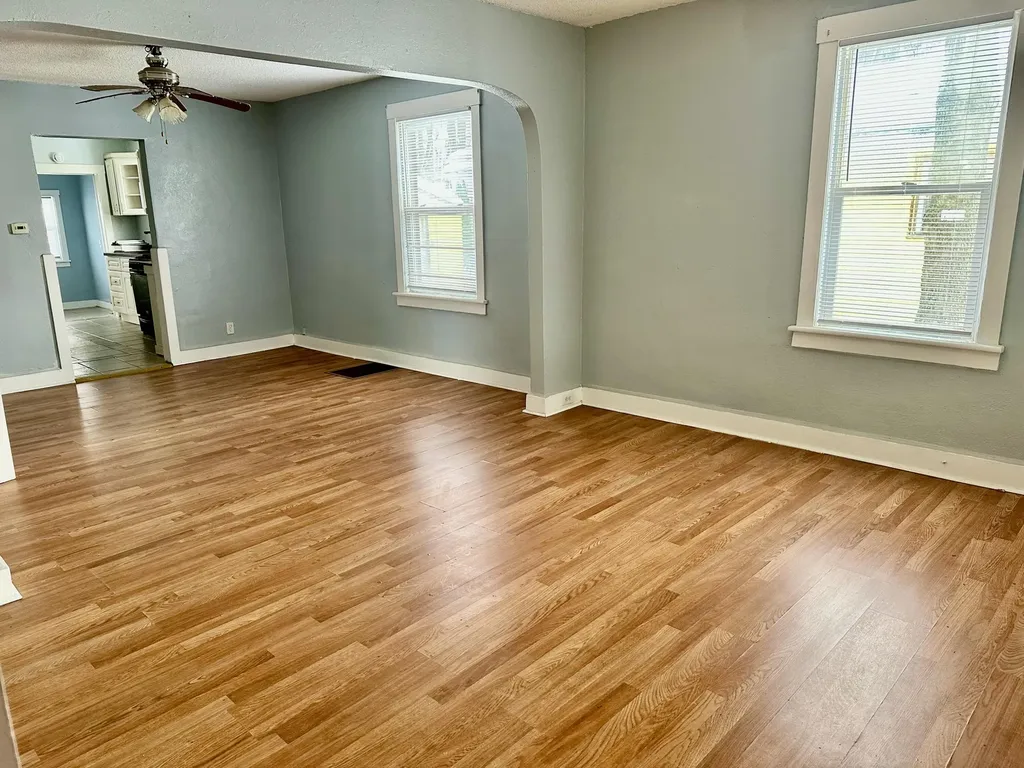 828 W Larch Avenue Muskegon City MI 49441