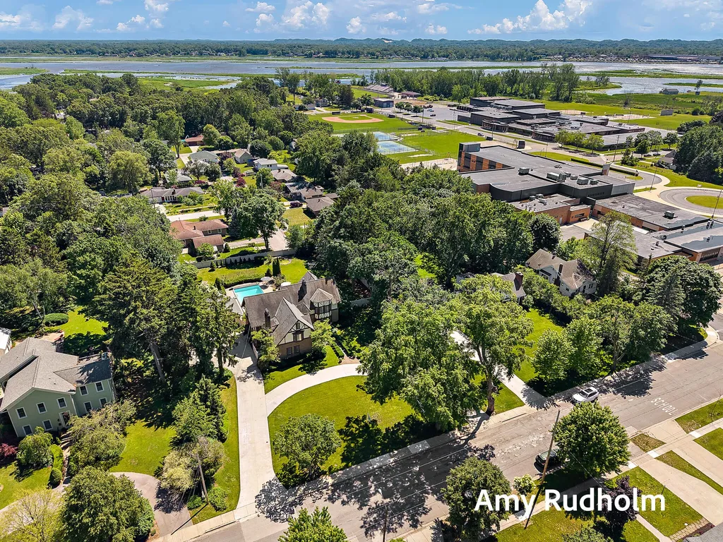 522 E River Street Spring Lake Village MI 49456