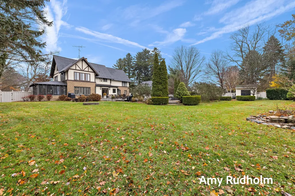 522 E River Street Spring Lake Village MI 49456