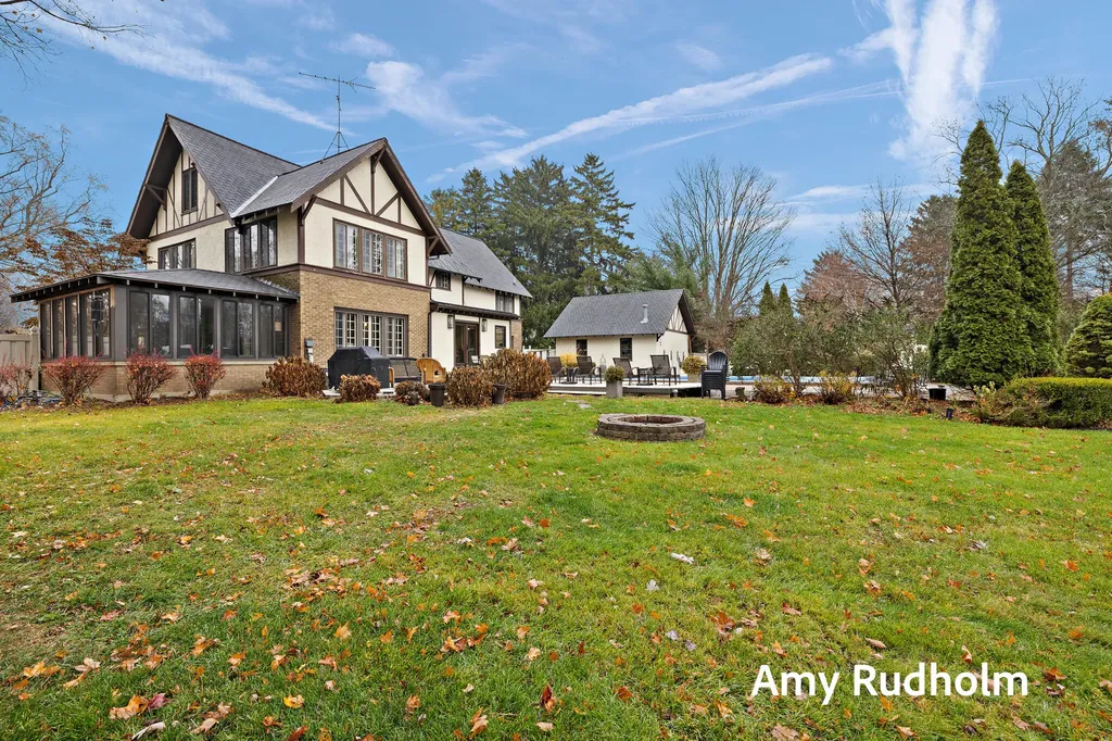 522 E River Street Spring Lake Village MI 49456