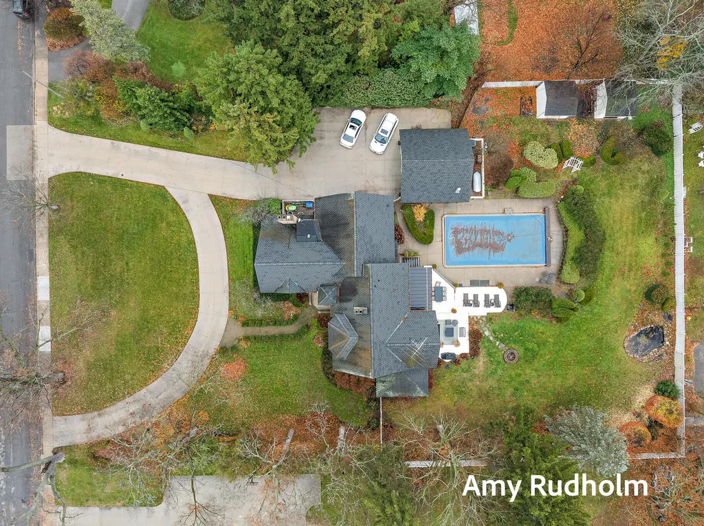 522 E River Street Spring Lake Village MI 49456