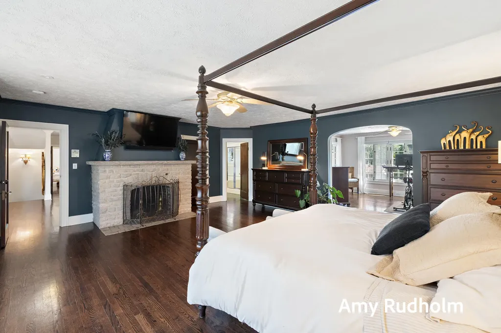 522 E River Street Spring Lake Village MI 49456