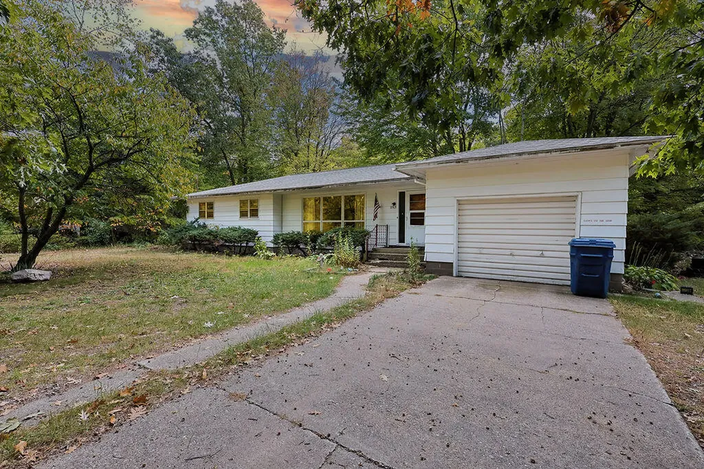 2763 Pontaluna Road Fruitport Charter Township MI 49415