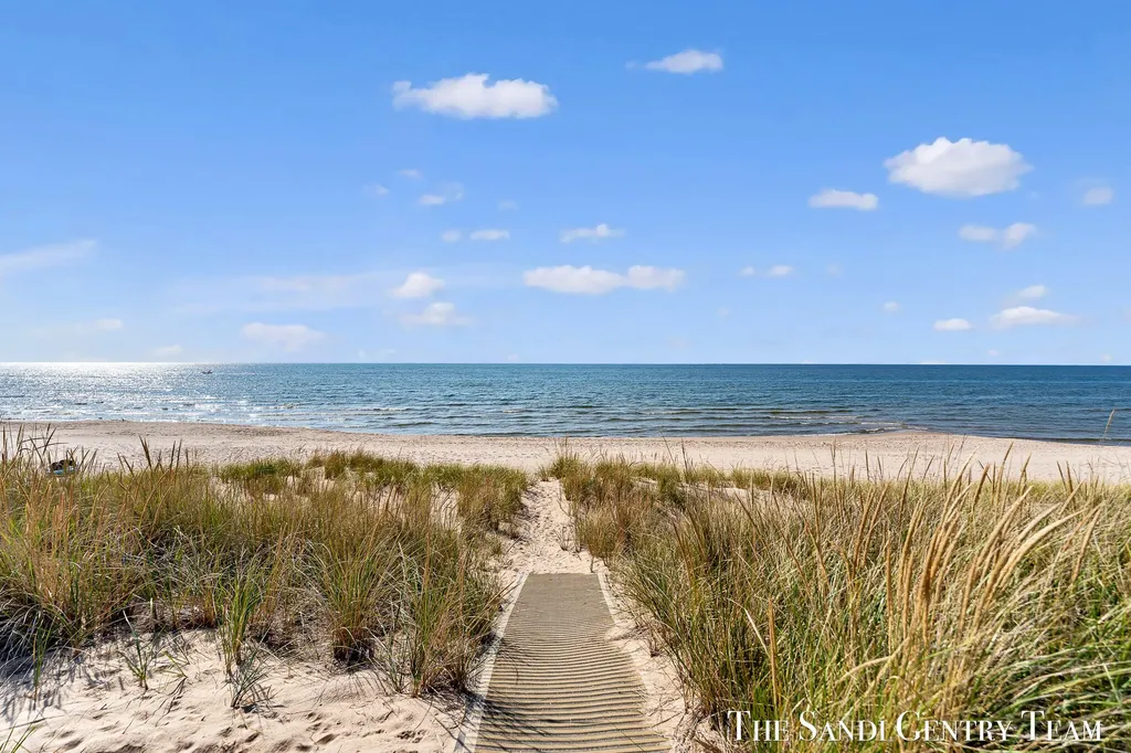 19201 North Shore Drive Spring Lake Township MI 49456