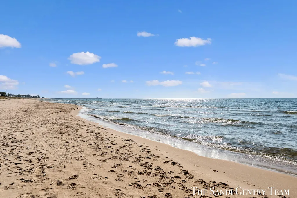 19201 North Shore Drive Spring Lake Township MI 49456