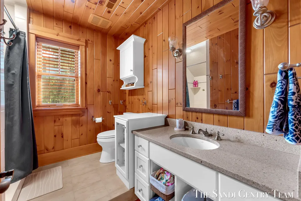 19201 North Shore Drive Spring Lake Township MI 49456