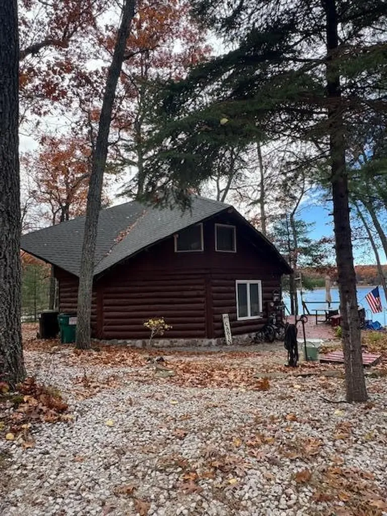 9013 S Three Lakes Lane Lake Township MI 49304
