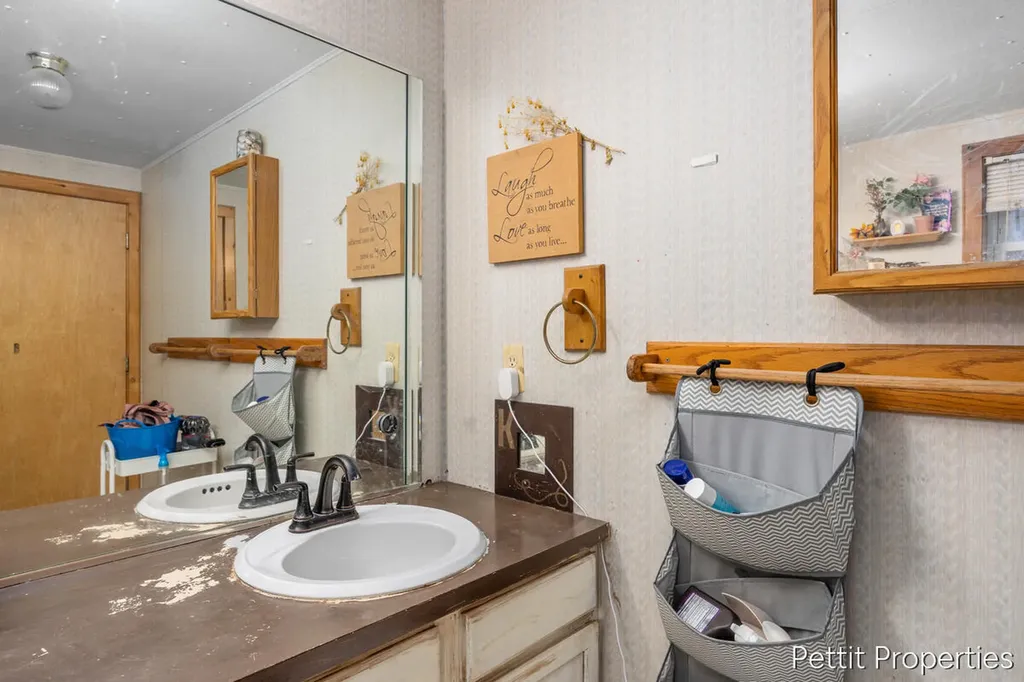 10352 N Athey Avenue Franklin Township MI 48625