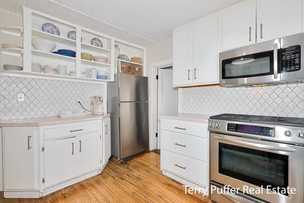 305 N Robert Street Ludington City MI 49431