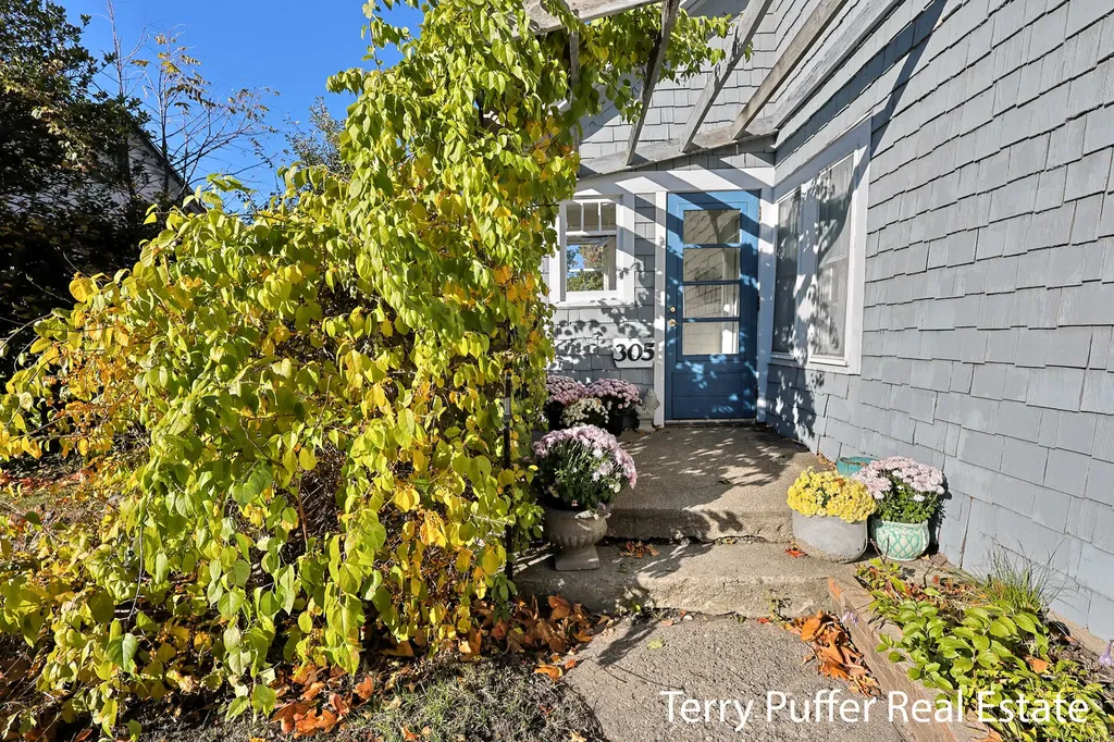 305 N Robert Street Ludington City MI 49431