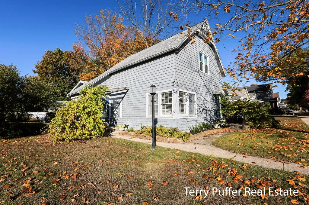 305 N Robert Street Ludington City MI 49431