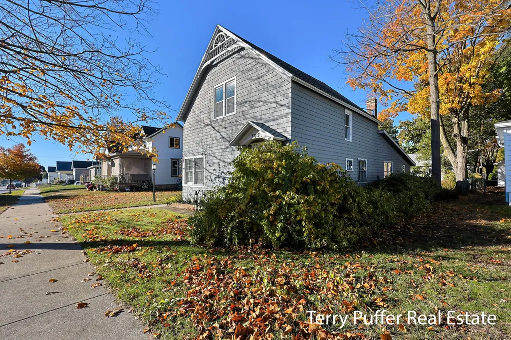 305 N Robert Street Ludington City MI 49431