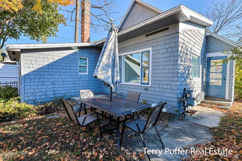 305 N Robert Street Ludington City MI 49431