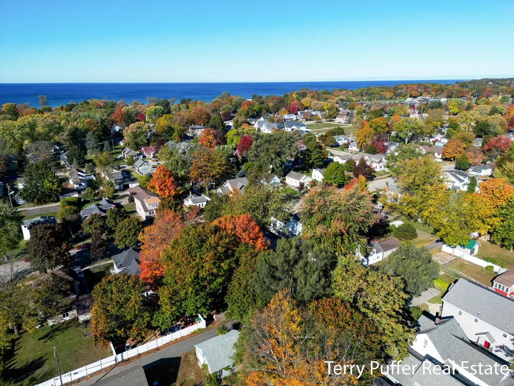 305 N Robert Street Ludington City MI 49431