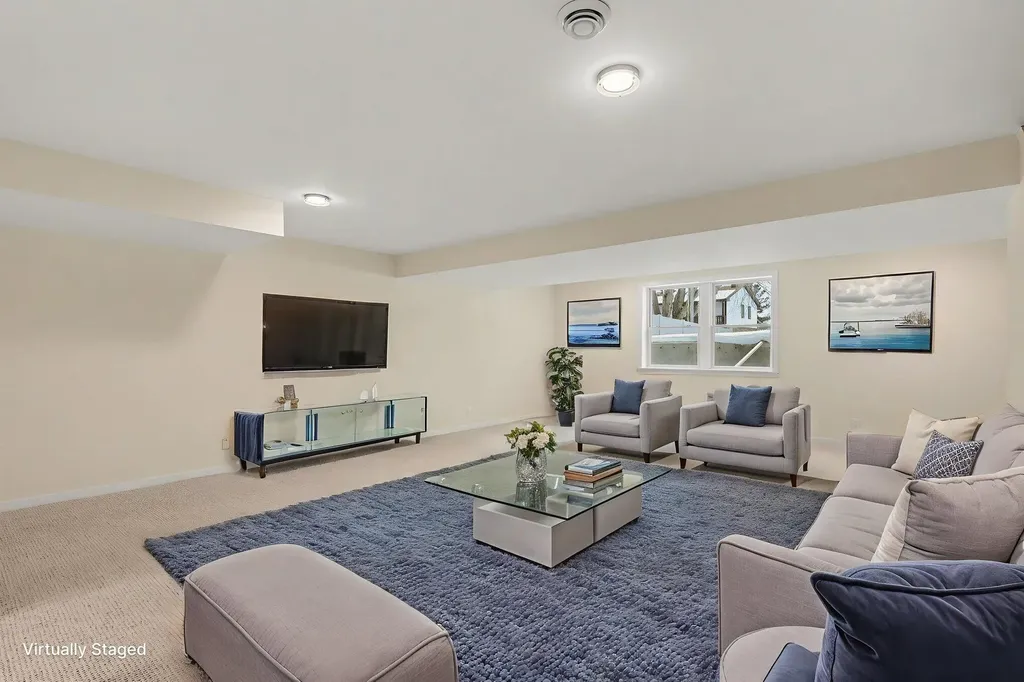 1032 Arlington Avenue Grand Haven City MI 49417