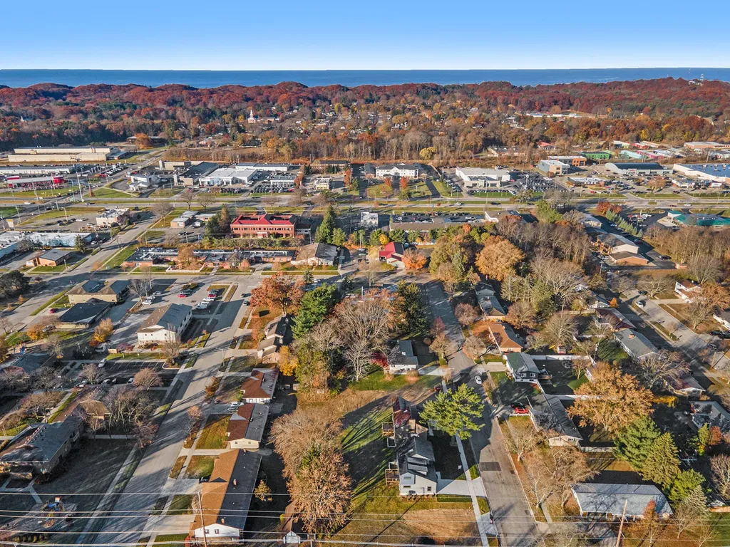 1032 Arlington Avenue Grand Haven City MI 49417