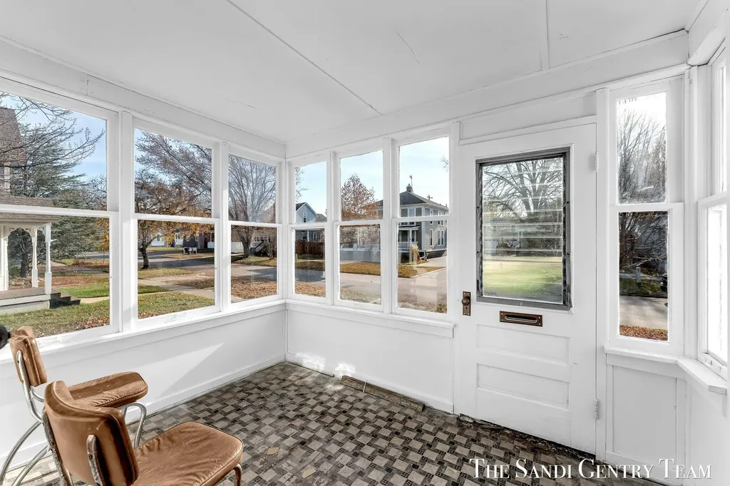 317 Elliott Avenue Grand Haven City MI 49417