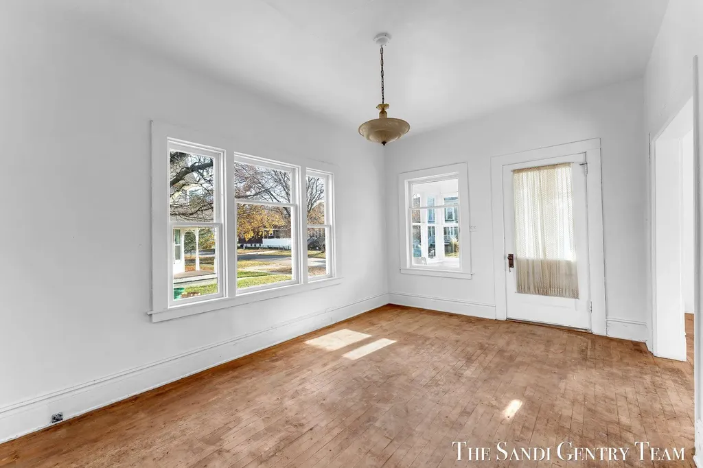 317 Elliott Avenue Grand Haven City MI 49417