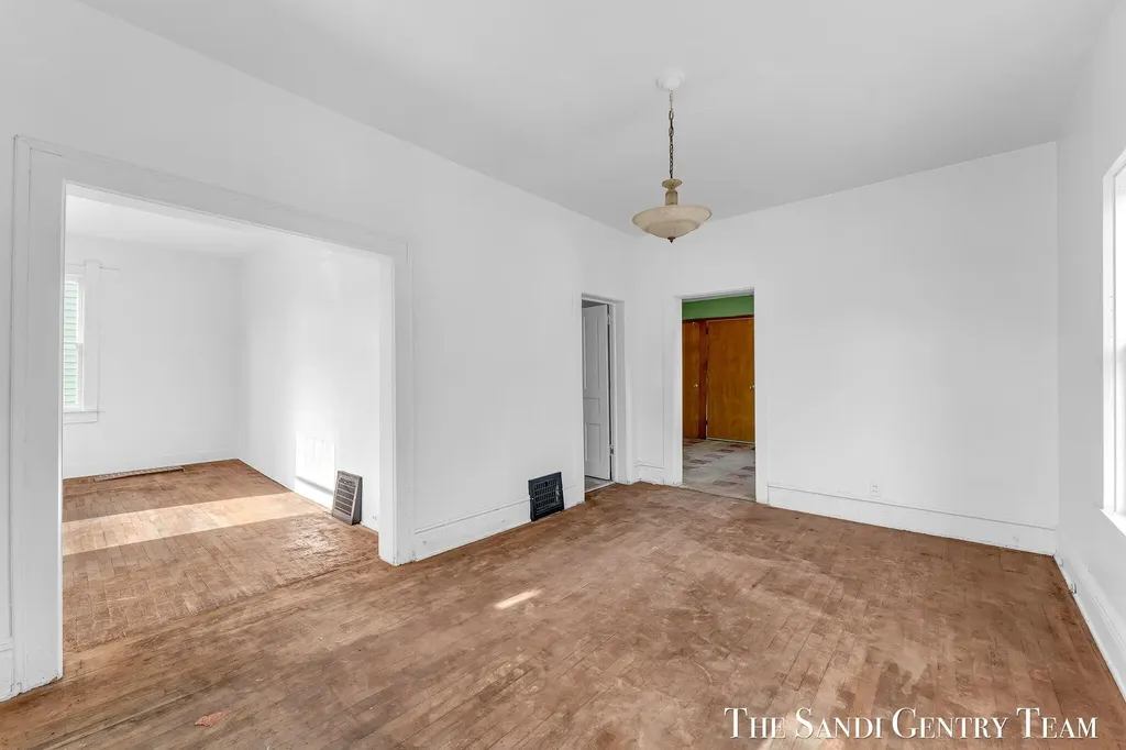 317 Elliott Avenue Grand Haven City MI 49417