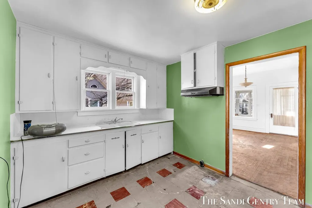 317 Elliott Avenue Grand Haven City MI 49417